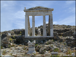 Развалины Храма Аполлона на острове Делос